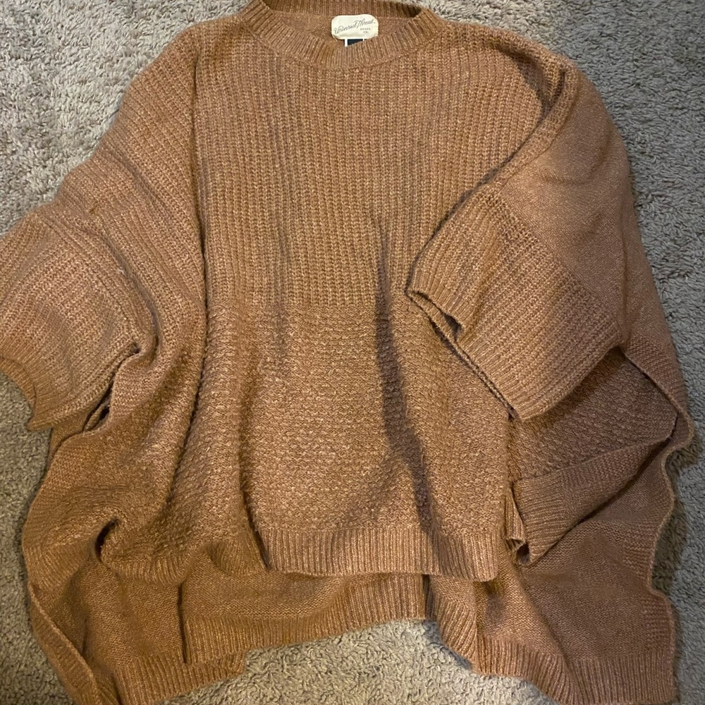 Worn a few times. Threshold brand. One size in EUC